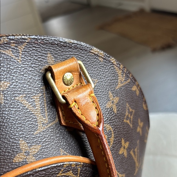 Louis Vuitton Vintage Ellipse Monogram Shoulder Bag with Gold Accents MI1000 - Picture 15 of 16